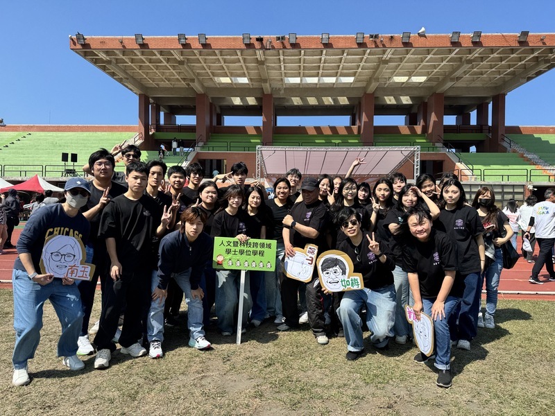 人科學程師生攜手運動會進場 展現跨領域學習社群活力圖片